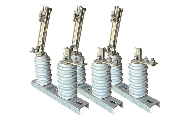 คุณภาพ  Outdoor Disconnector Switch Ceramic Insulator Hookstick Operated Switch 700Pa Used With Vacuum Circuit Breaker โรงงาน