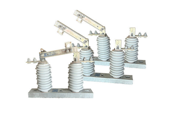 เครื่องสลับ AC Power Outdoor Disconnector GW9 ซีรี่ย์ Single Phase Middle Voltage Porcelain Overhead Line เครื่องสลับการสลับการสลับ